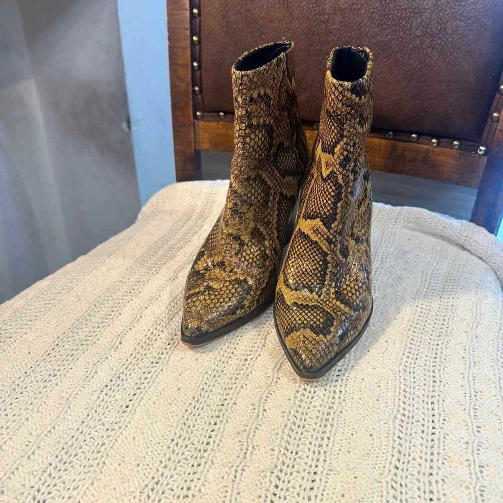 Dolce Vita Snakeskin Print Pointed Toe Ankle Boots in Tan & Black